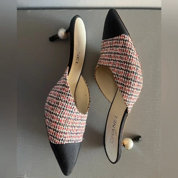 Chanel tweed mules with a pointed cap toe & a heel embellished a pearl 40/ 9.5 - Picture 3 of 12